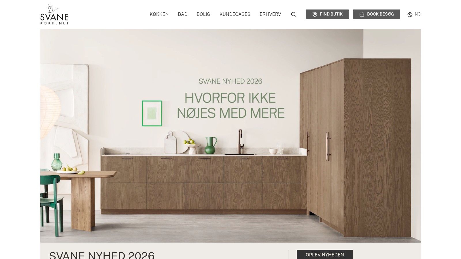 Elegant køkken med træfinish og moderne design i København.